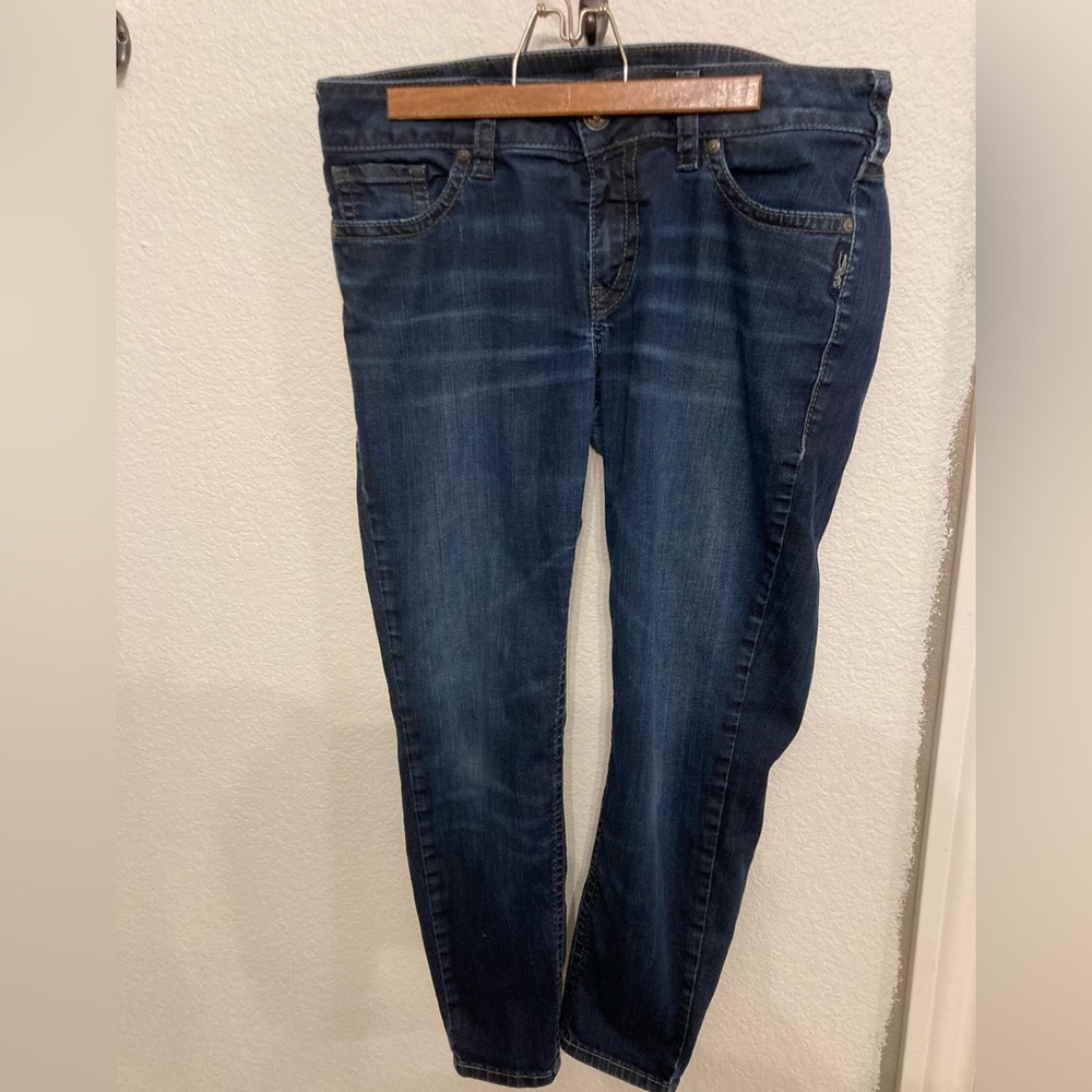 Silver jeans. Suki mid ankle skinny size 33/26